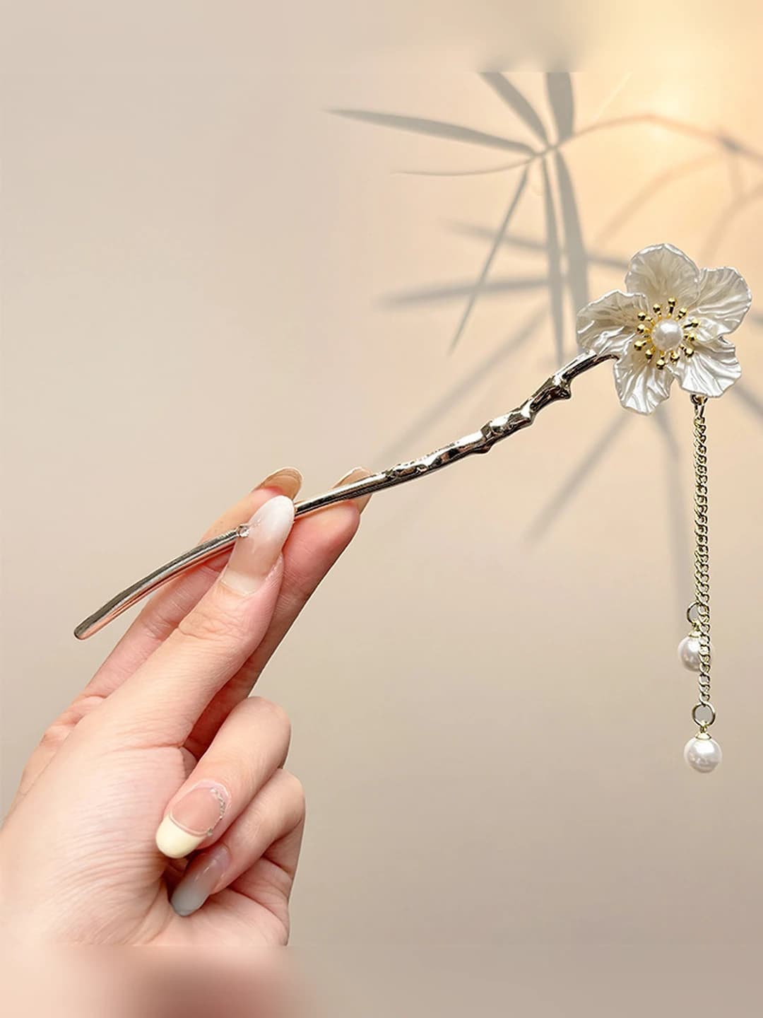 Gold shell flower tassel hairpin
