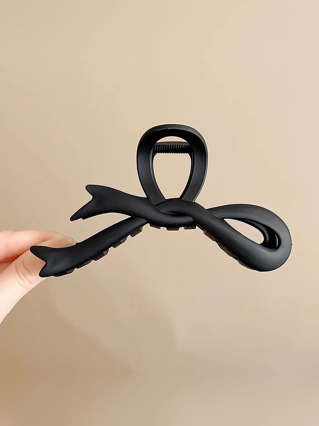 5# matte black bow clip