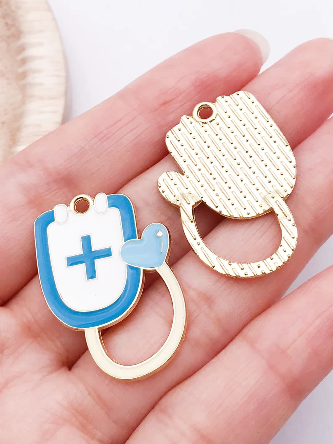 Blue heart stethoscope 31x21mm