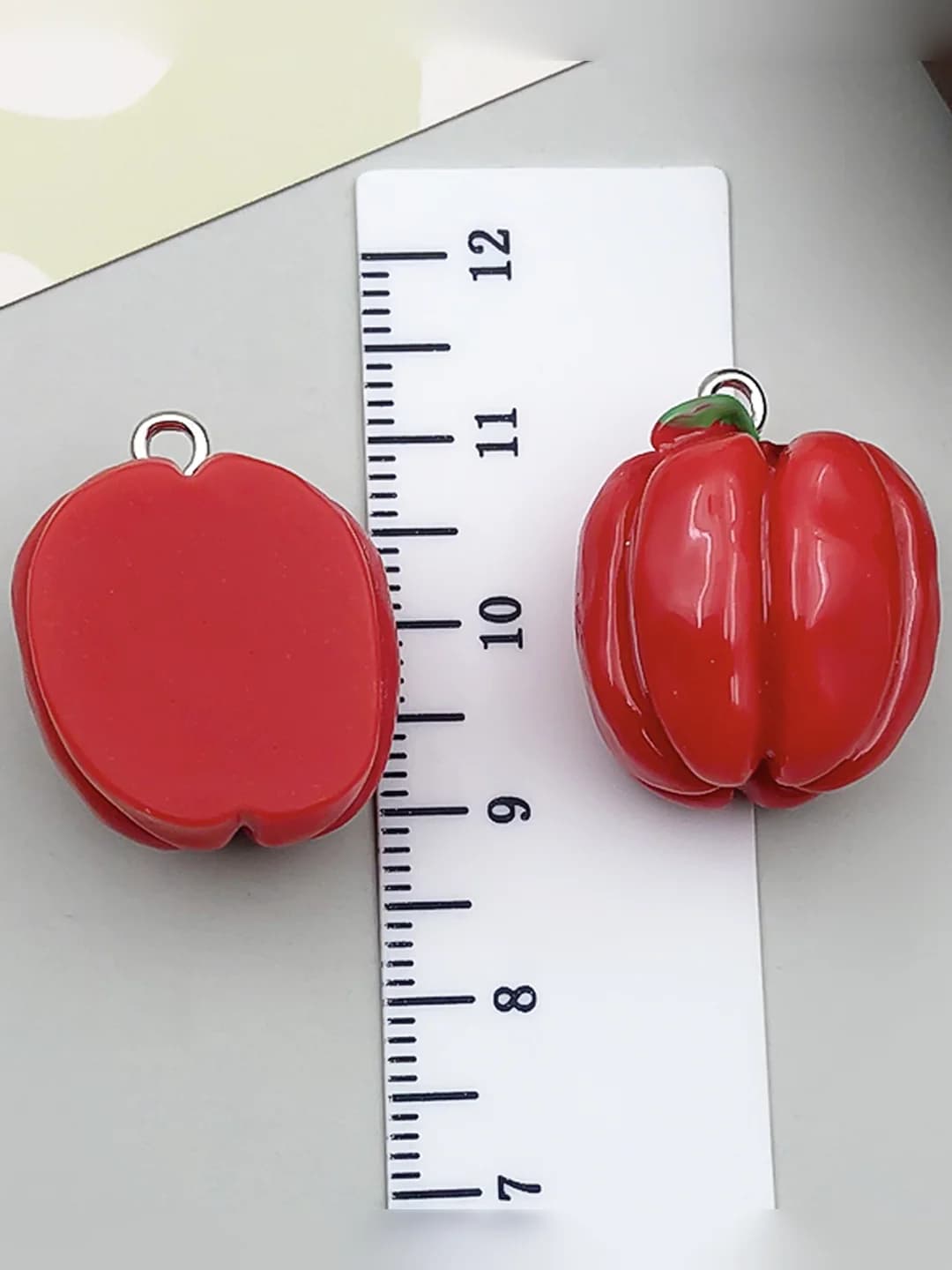 Red resin pepper 15x19x22mm