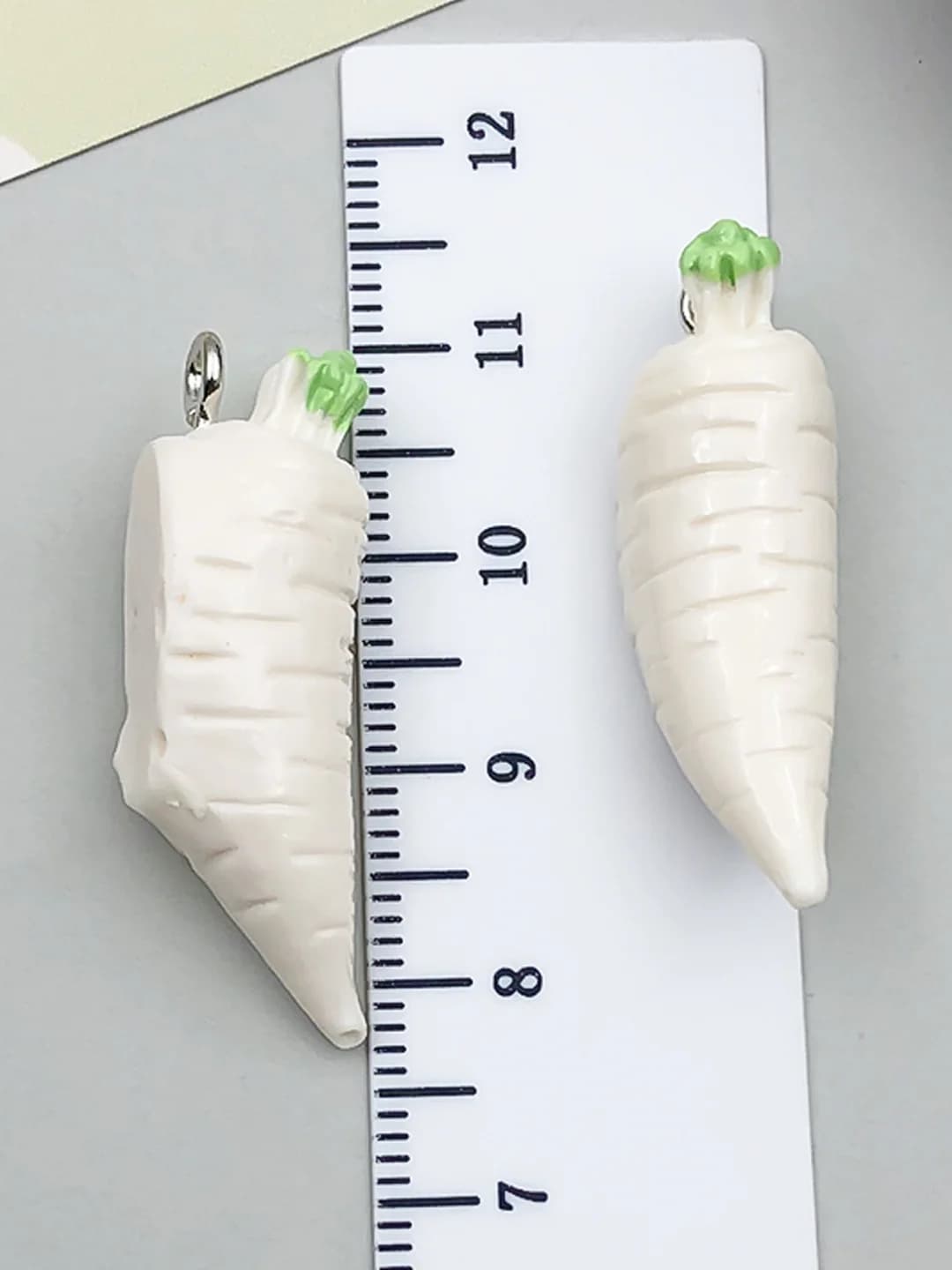 White resin radish 10x10x32mm