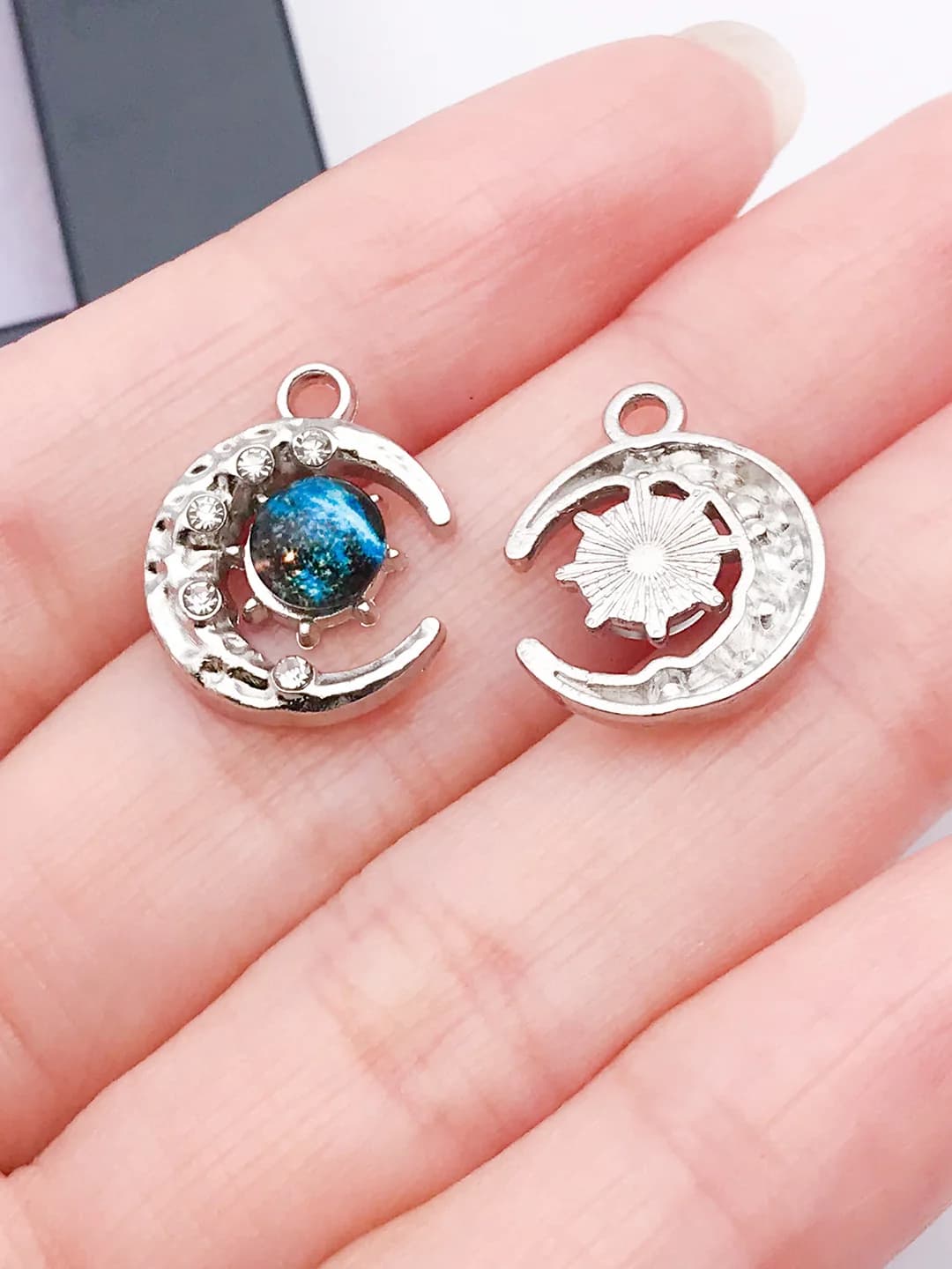 White K, blue rhinestone moon 17x13.5x4mm