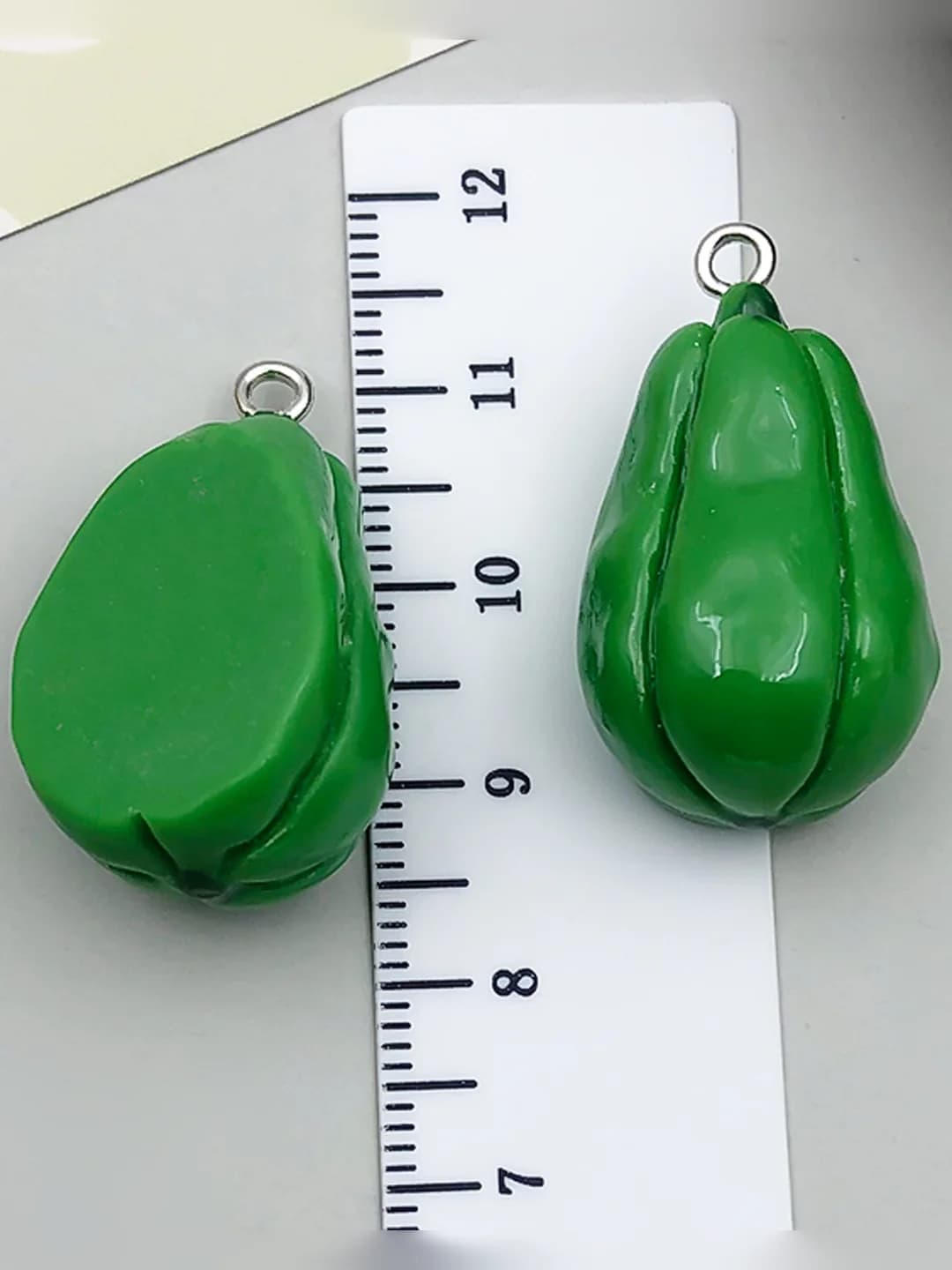 Green resin long squash 13x17x30mm
