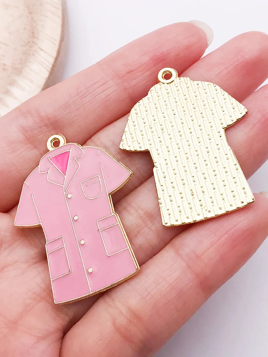 Pink nurse uniform 36x28mm
