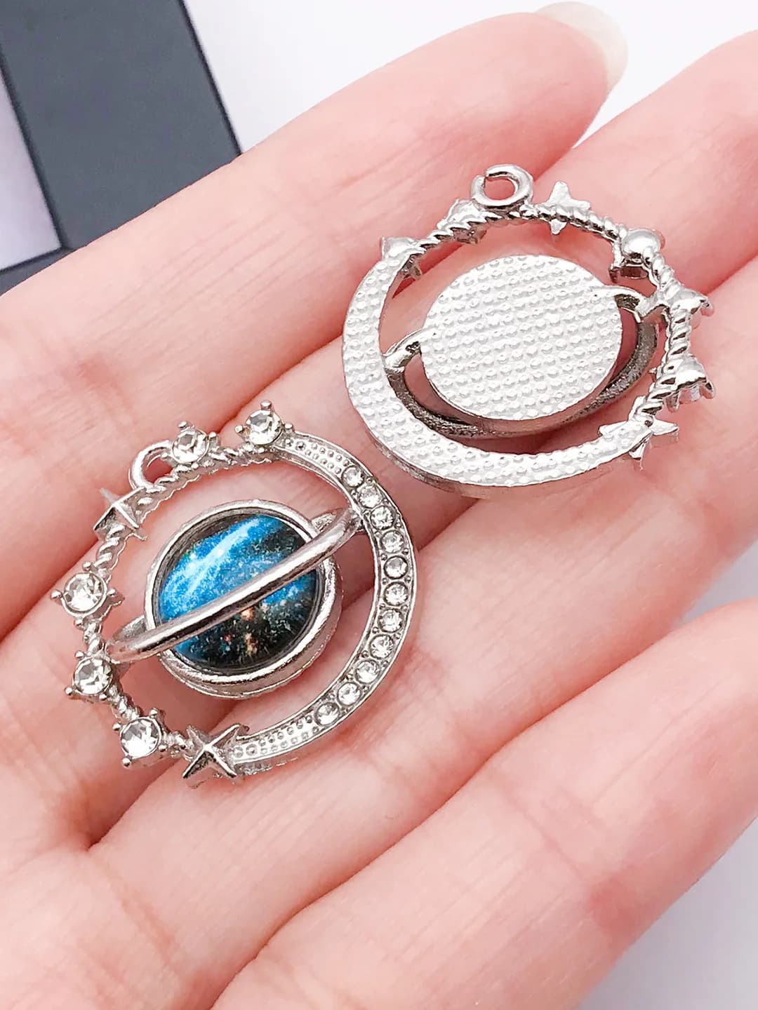 White K, blue rhinestone large 3D disc 24x22.5x6mm