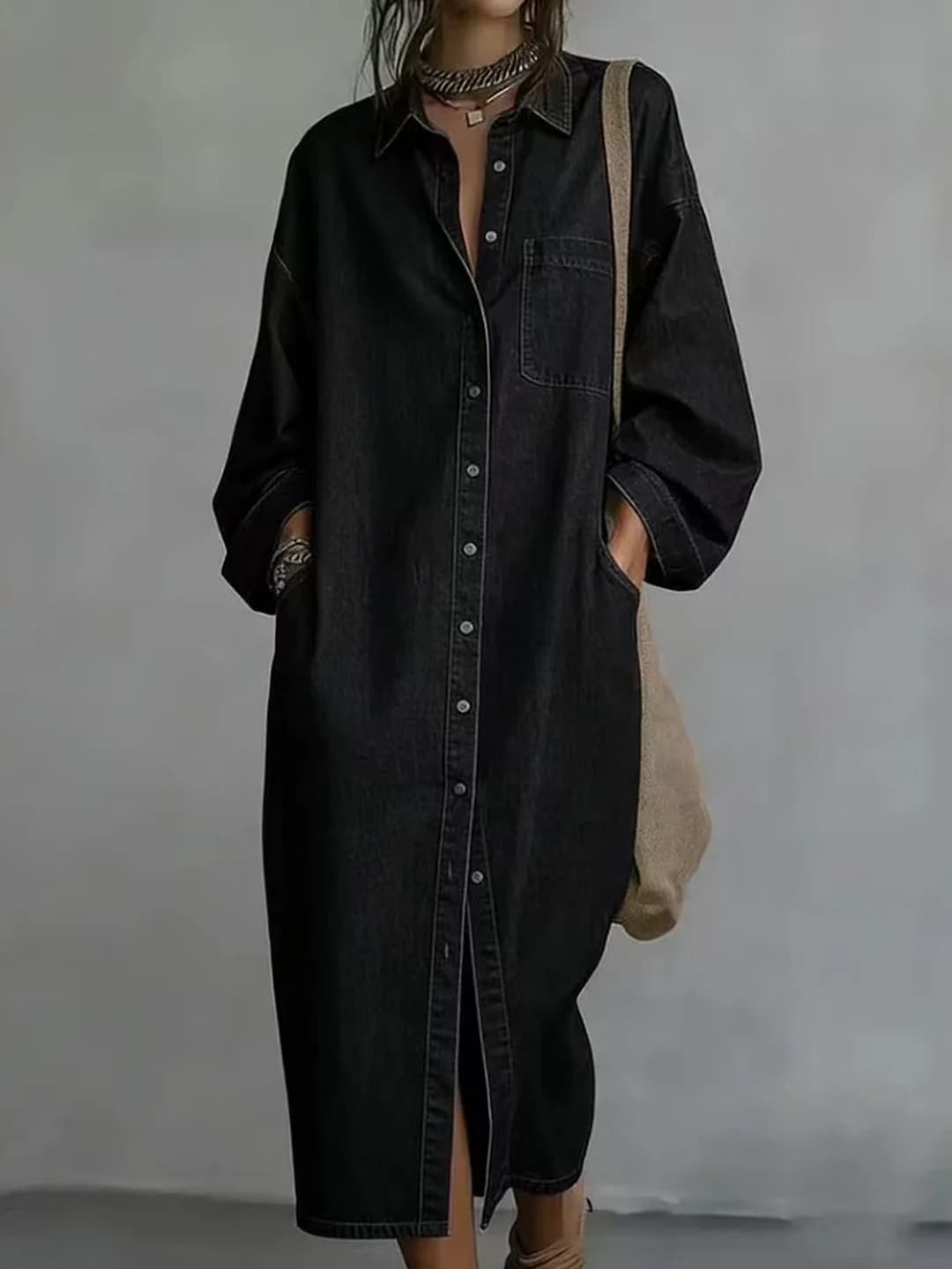 Ayollar uchun jinsi ko'ylak libos (bluzka uslubida), qaytarma yoqa, POLO yoqa, uzun uchuvchi yeng, bo'sh (oversize) kesim, bir qator tugmali, bir rangli, retro, kundalik