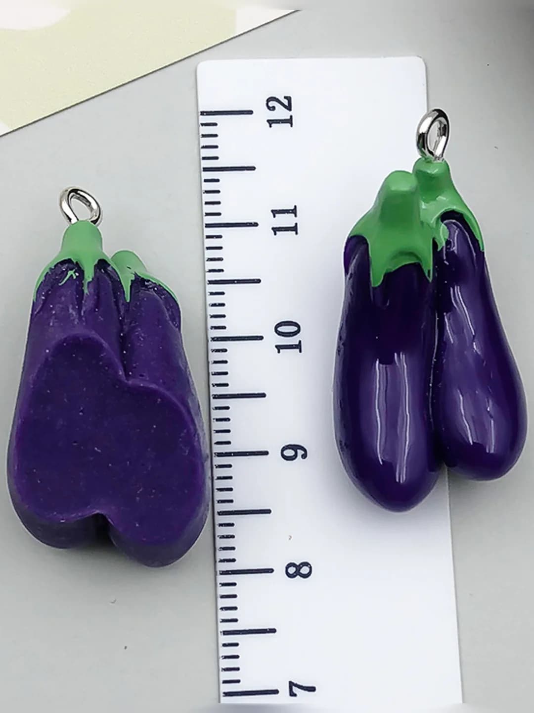 Purple resin eggplant 16x18x31mm