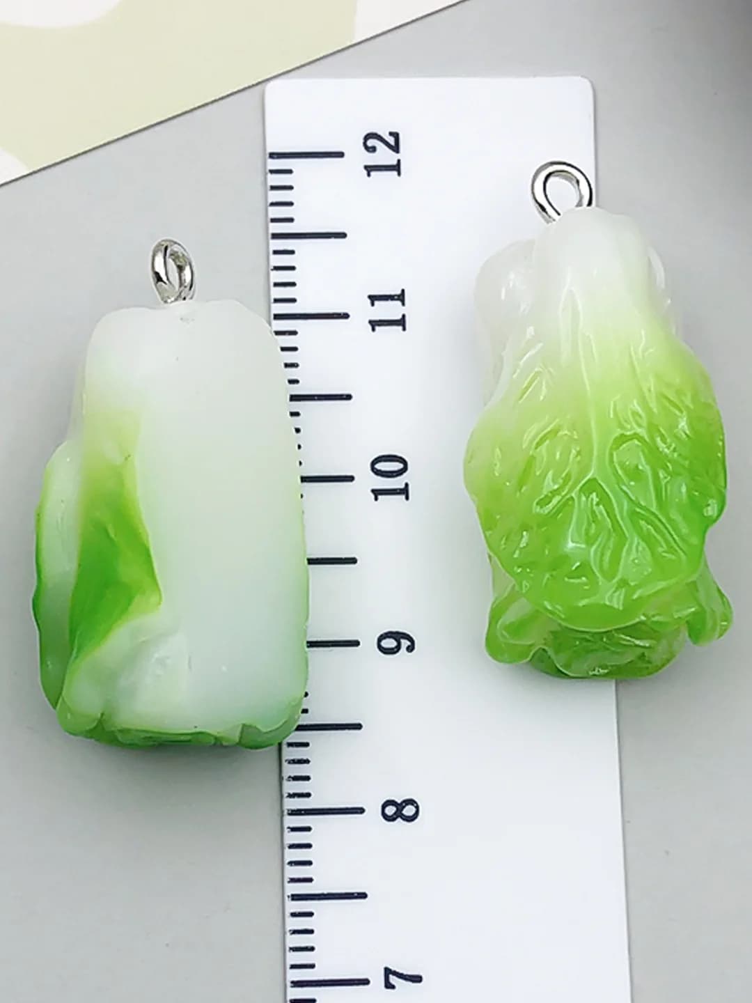 Green resin bok choy 13x15x30mm