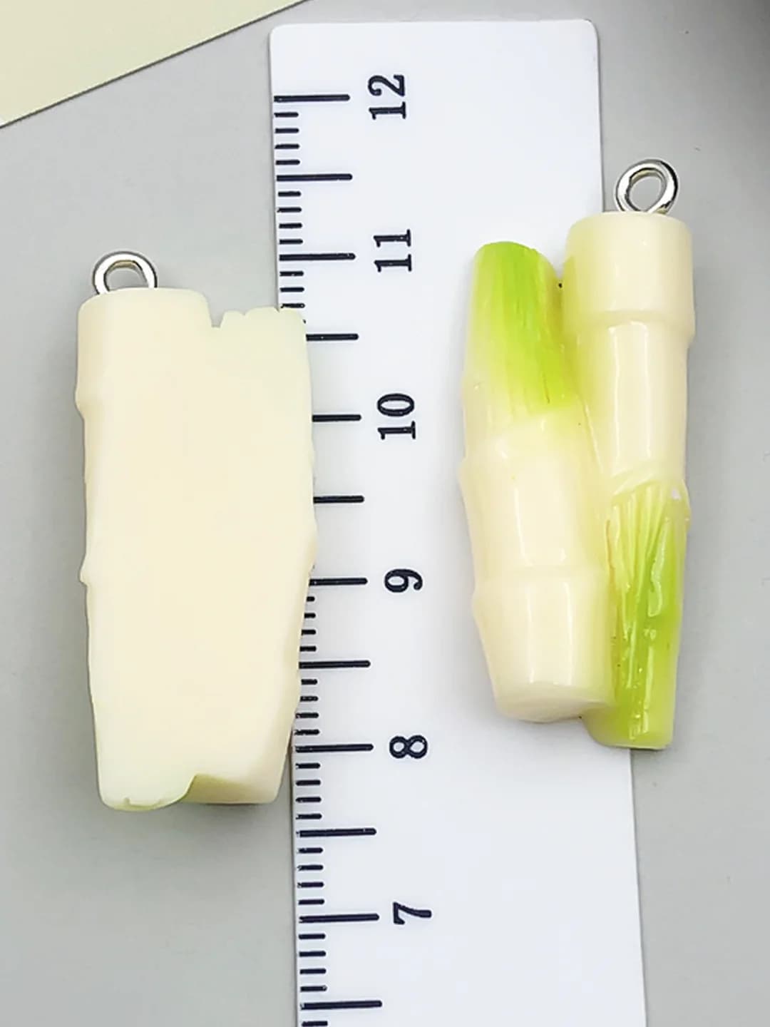White-green resin water bamboo 8x14x35mm