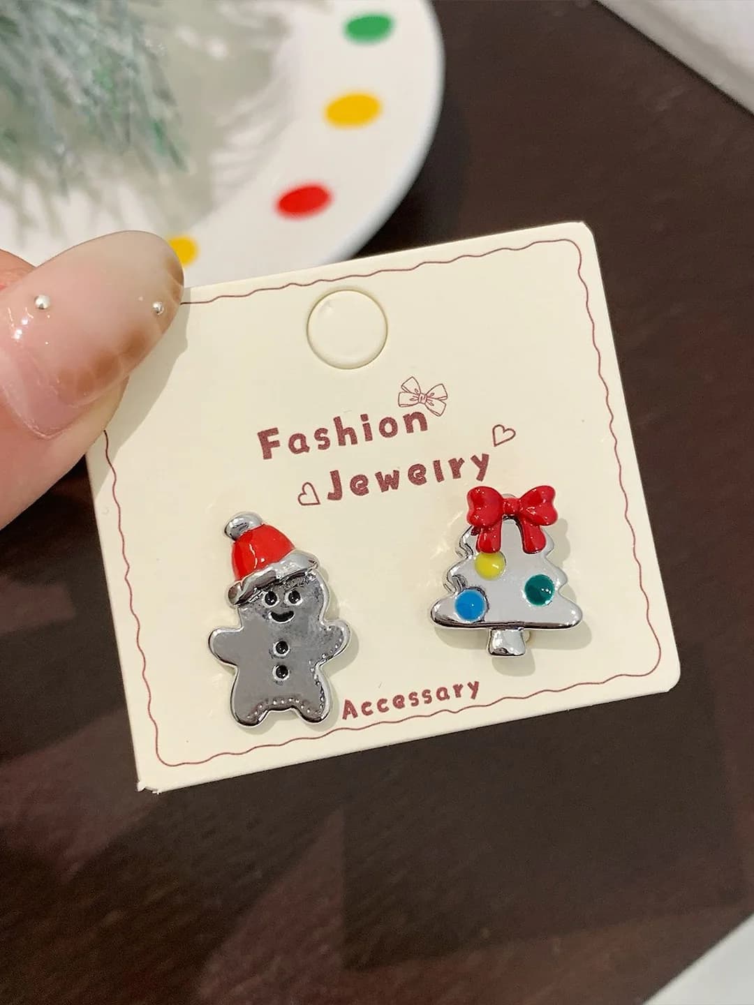 SDK09 Silver Christmas tree gingerbread man