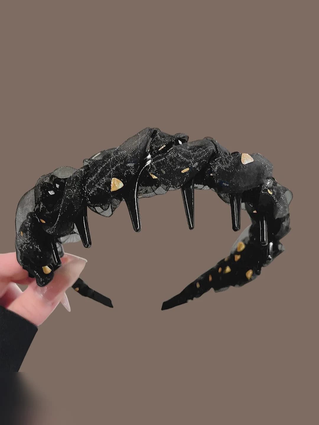 Чёрный, сетка, золочёные бусины