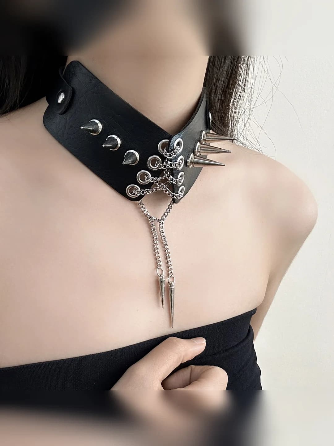 Women's sweet cool rivet leather choker necklace with tassels and collarbone chain