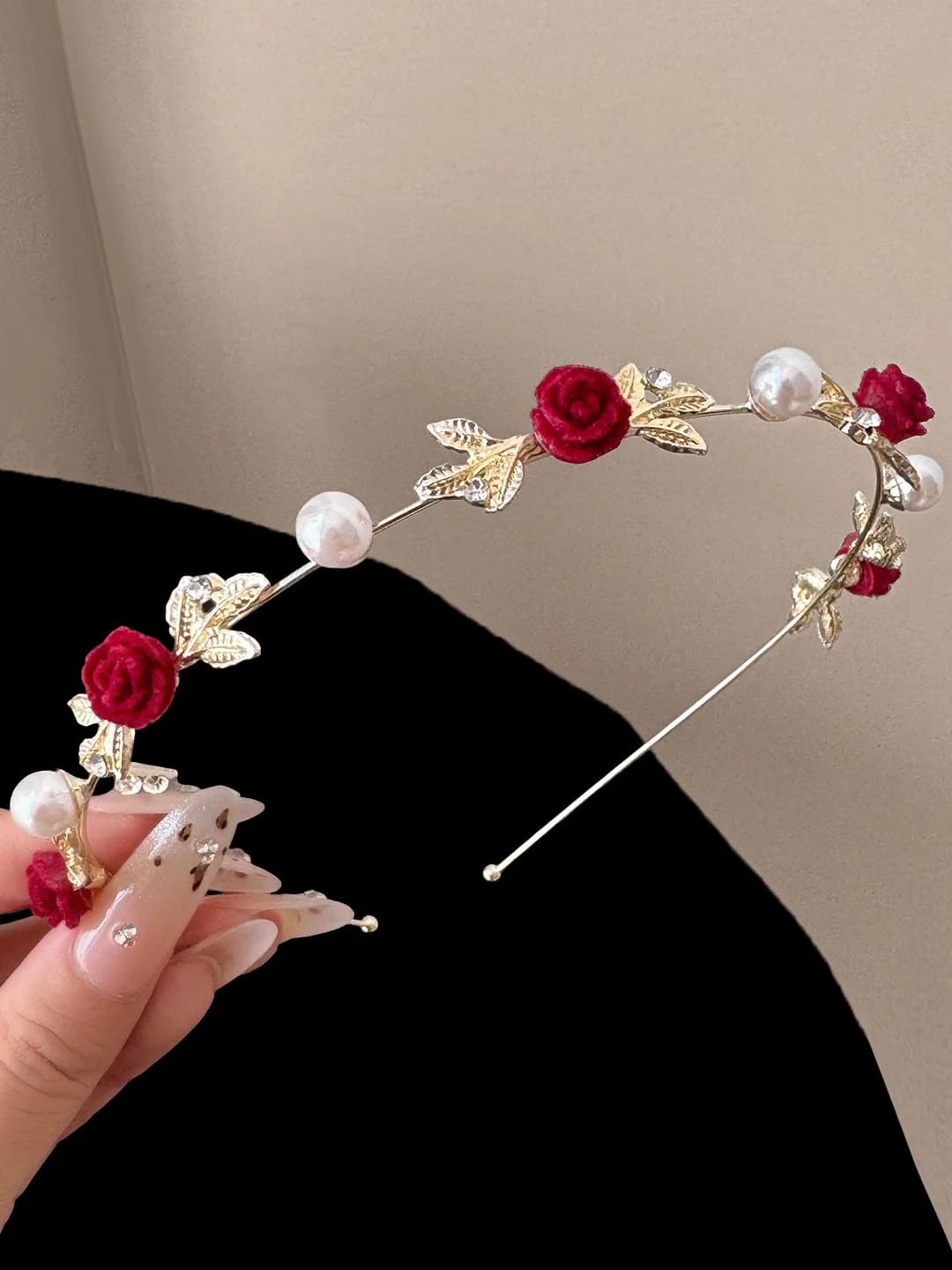 Flocked leaf, red rose