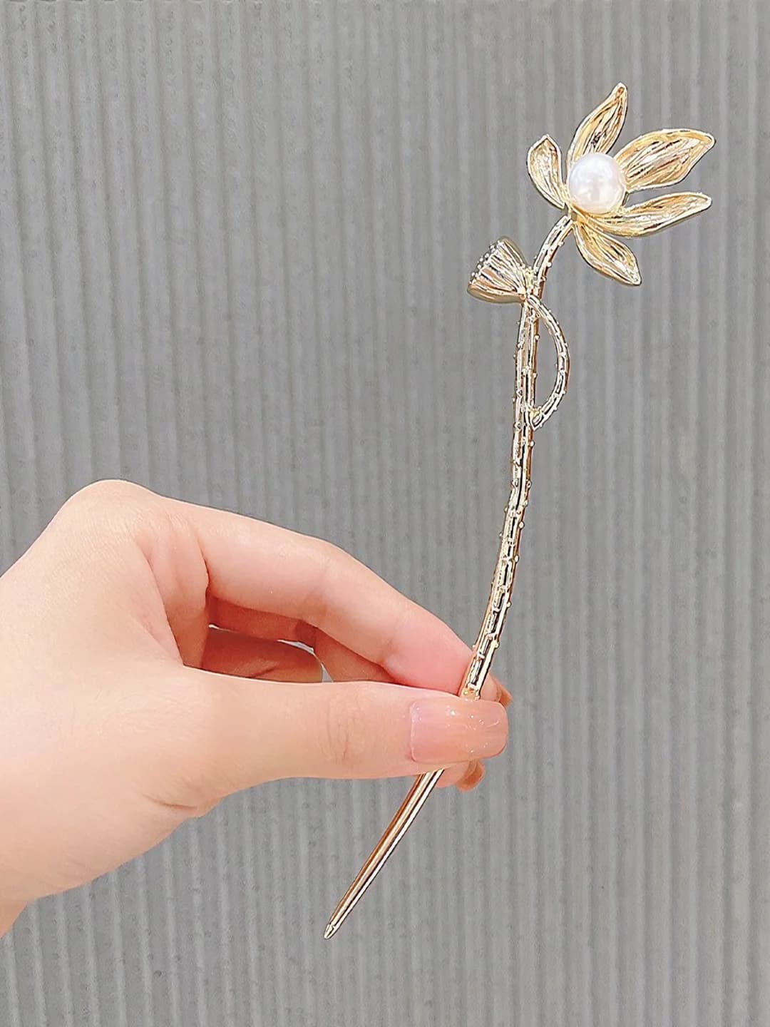 White beads lotus