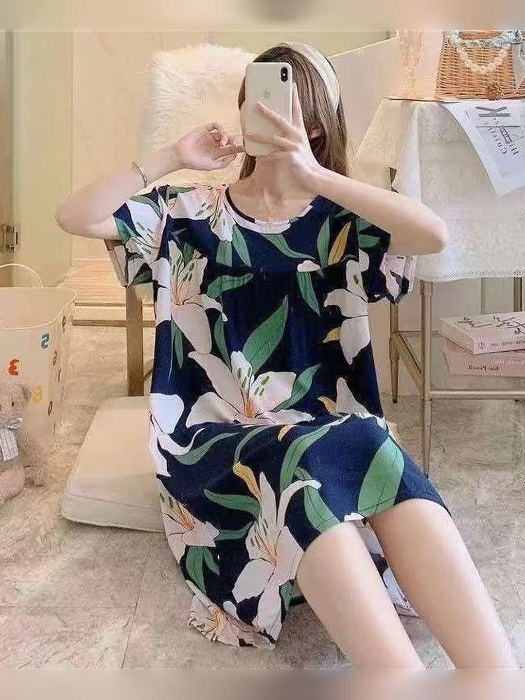 Large size, blue with lilies
