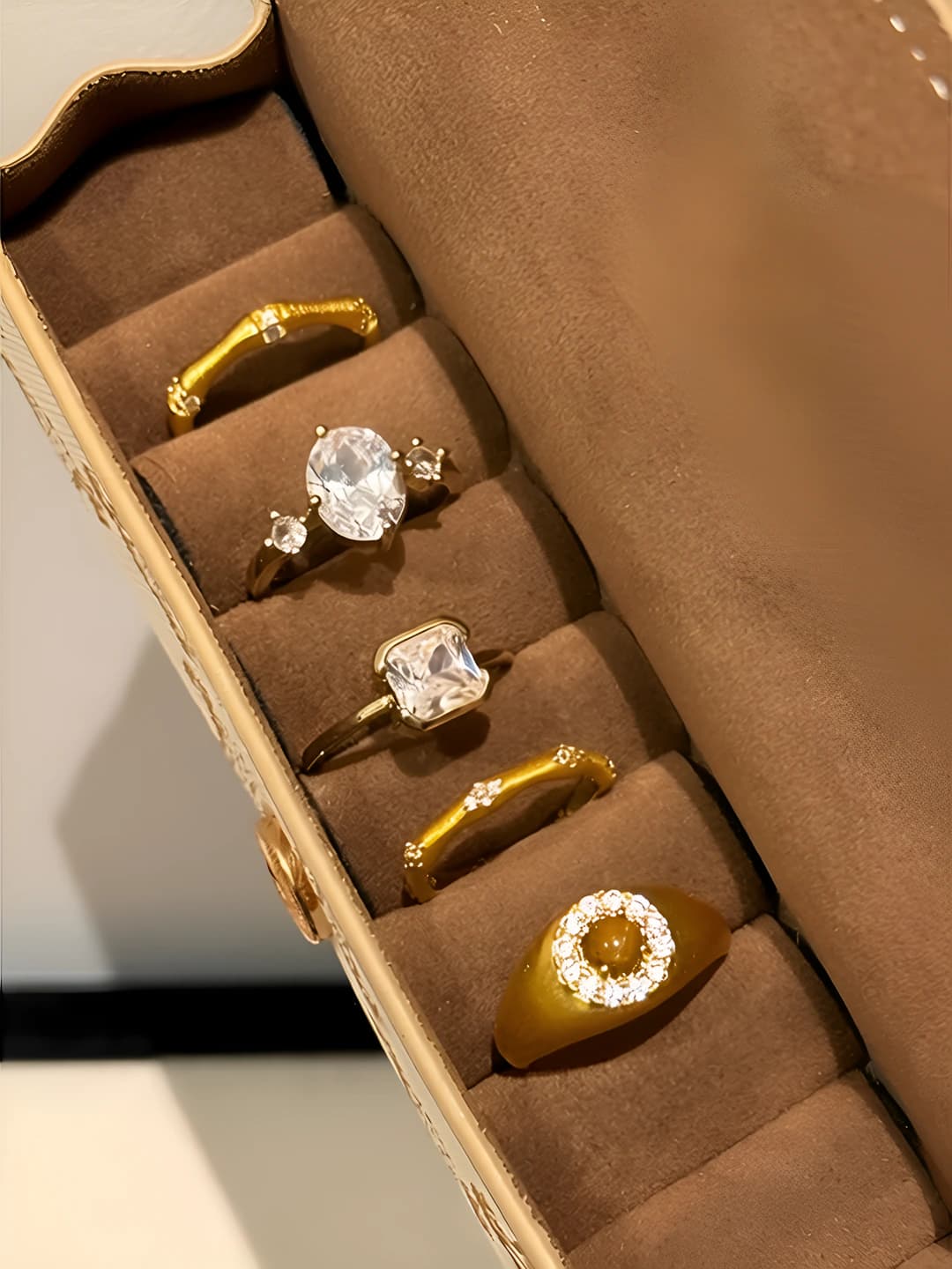Women's gold ring with zirconia, open band, retro style