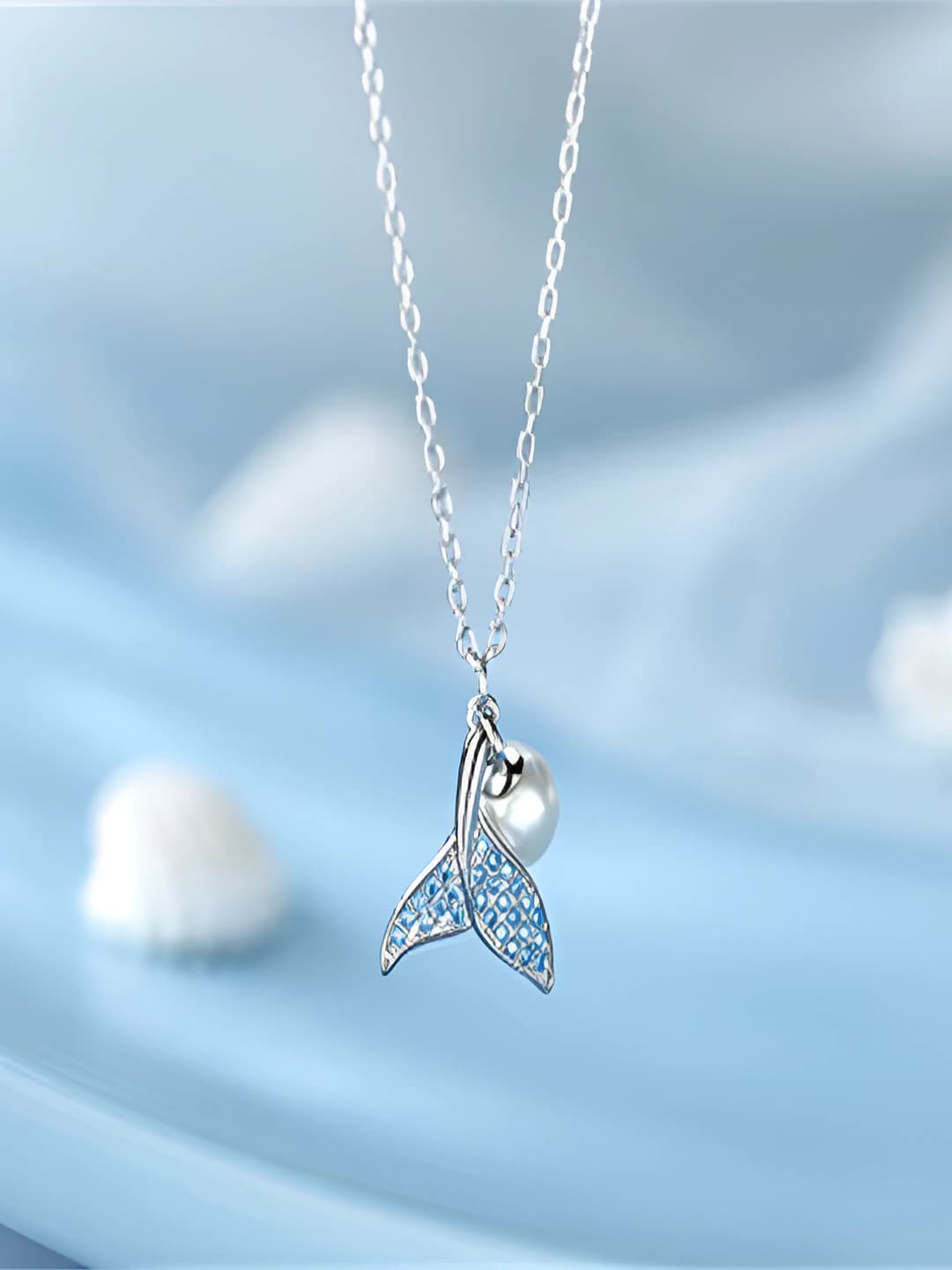 Women's pendant with fish tail design element, geometric gemstone, silver color, ins style