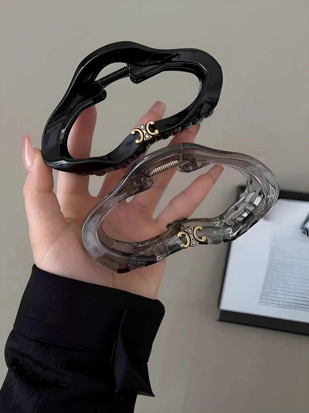 Women's hair clips and combs in Korean style: large acrylic claw clip for thick hair, handmade, with crossing design element