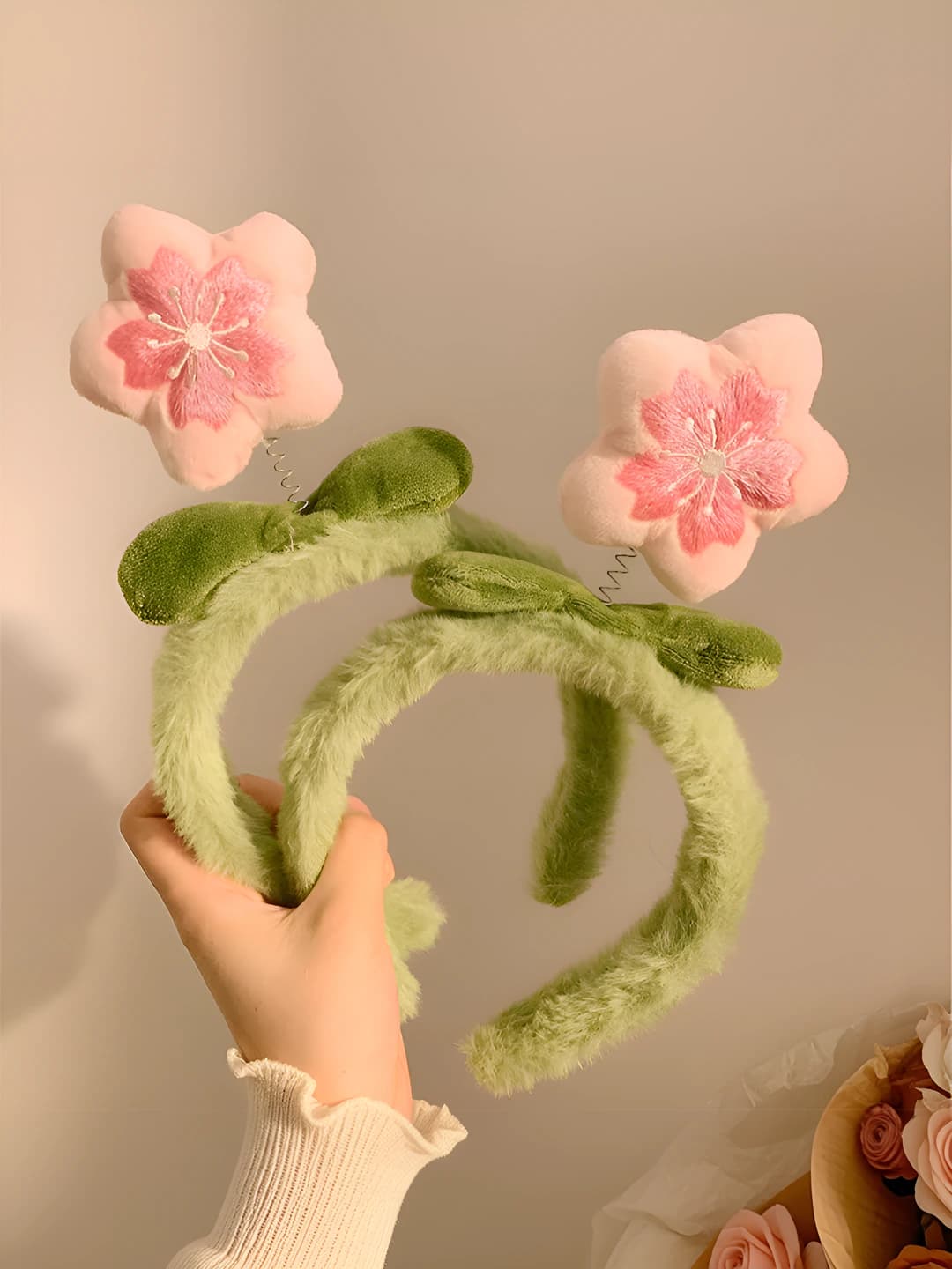 Women's non-slip, handmade, flower and camellia pattern, soft fabric material, cartoon style, light luxury style, for fashion office, plush flower headband